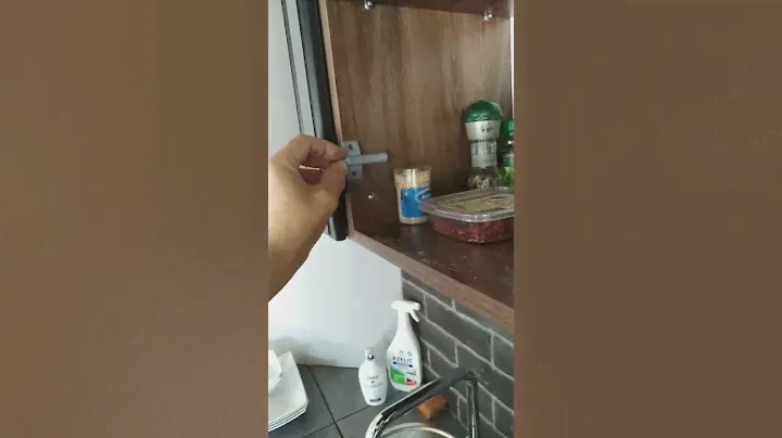 Установка мебельного гасителя удара двери