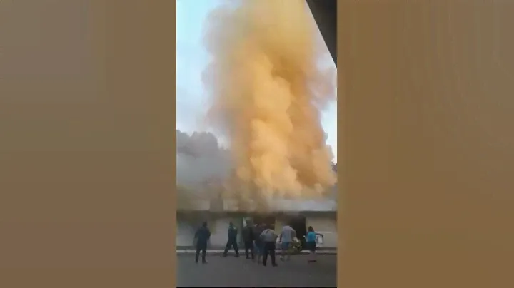 Донецк, автовокзал "Южный", 15/08/18, пожар в ларьке рядом