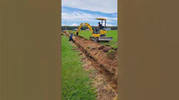 Укладываю в землю бронированный кабель #кабель #дача